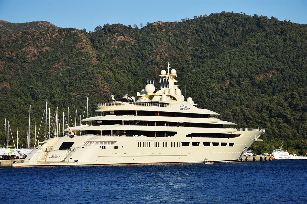 Яхта Dilbar в Турции, 10 сентября 2018 года. Фото: Sabri Kesen / Anadolu Agency / Getty Images