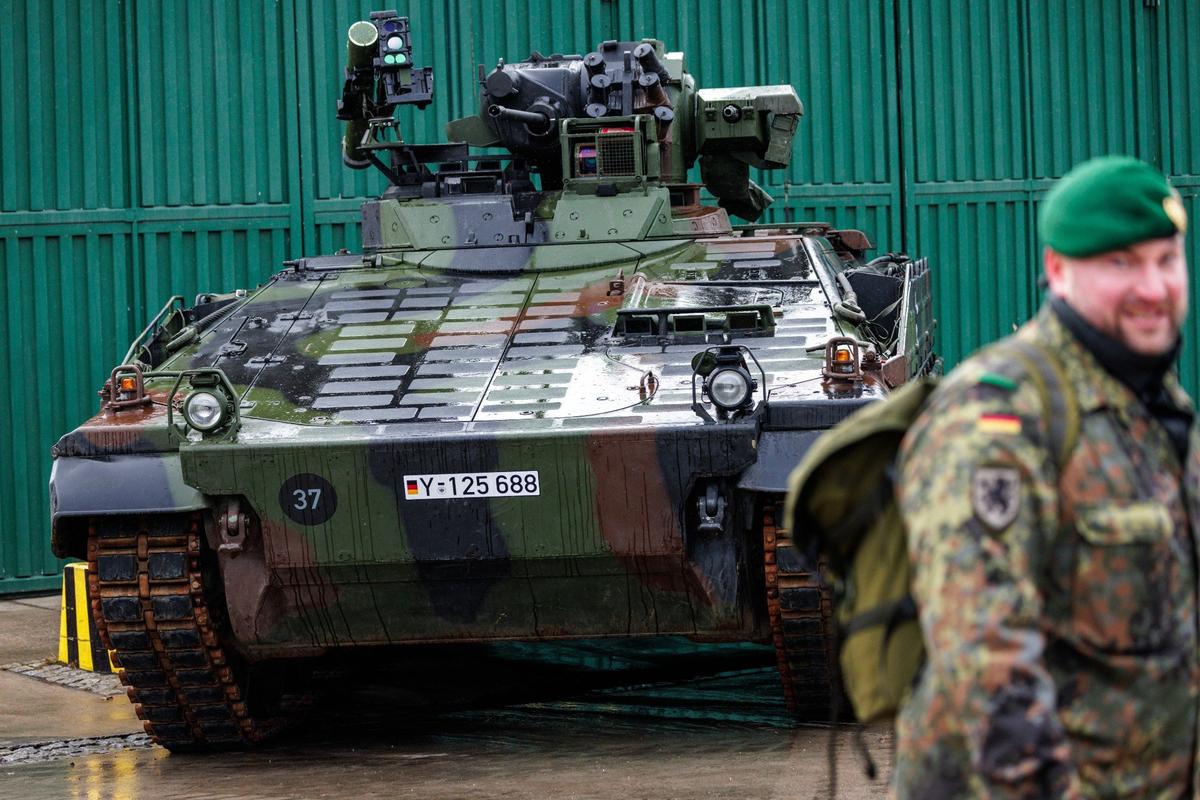 БМП Marder, которые правительство Германии планирует предоставить Украине. Фото: Jens Schlueter / Getty Images